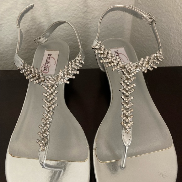 Dyeables Sarah Silver Metallic Sandals - Brand New - Picture 2 of 4